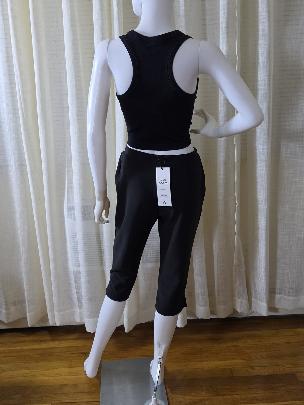 Capri Pants - Women - Picture 15 of 15